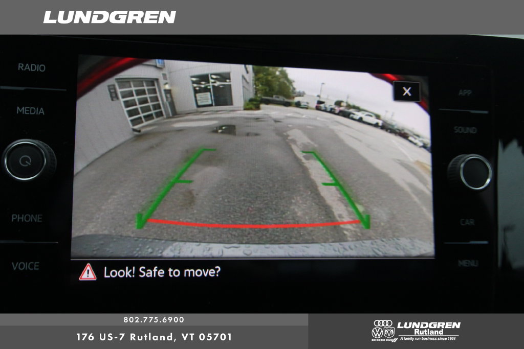 Used 2025 Volkswagen Jetta SE FWD image 5