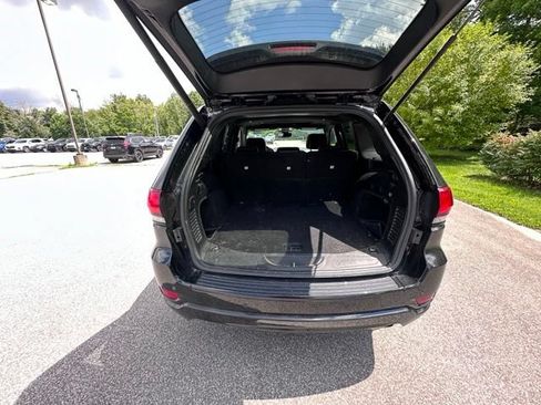 Used 2018 Jeep Grand Cherokee Altitude AWD/4WD image 10