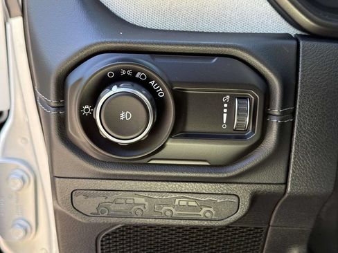 Used 2024 Jeep Wrangler Unlimited Sahara AWD/4WD image 26