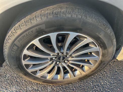 Used 2020 Lincoln Aviator Reserve w/ Elements Package Plus image 10