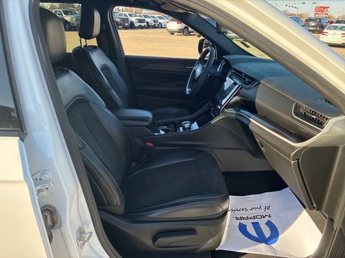 Used 2023 Jeep Grand Cherokee Altitude image 20