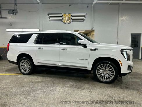 Used 2025 GMC Yukon XL Elevation image 1