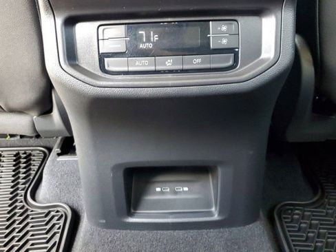 Certified 2025 Volkswagen Atlas SE FWD image 12