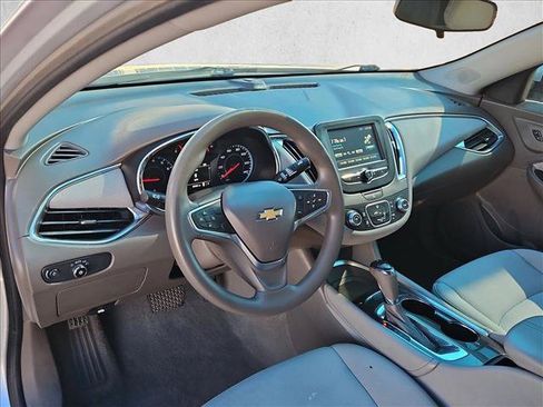 Used 2018 Chevrolet Malibu LT FWD image 10