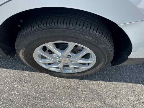 Used 2024 Chevrolet Equinox LS w/ LS Convenience Package image 7