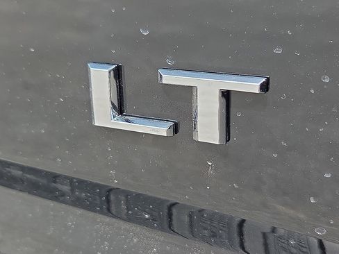 Used 2026 Chevrolet Silverado 2500 LT w/ Convenience Package image 9