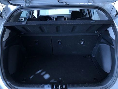 Used 2025 Hyundai Venue SEL image 32