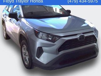 Used 2020 Toyota RAV4 LE AWD/4WD video 1