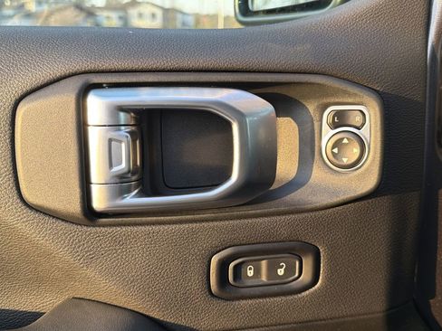 Used 2026 Jeep Wrangler Sahara image 24