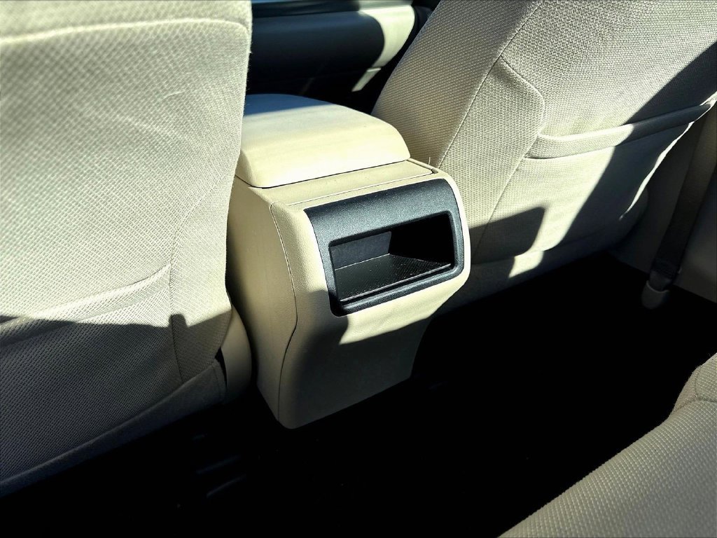 Used 2013 Toyota Camry LE FWD image 13