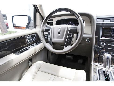 Used 2015 Lincoln Navigator 2WD image 7