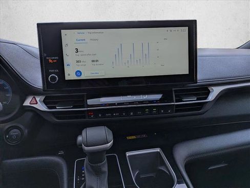 Used 2025 Toyota Sienna Platinum FWD image 12