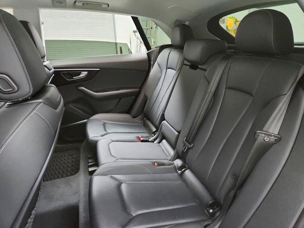 Used 2019 Audi Q8 Premium Plus w/ Premium Plus AWD/4WD image 24