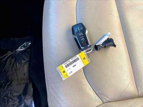 Used 2017 Ford Explorer XLT w/ Equipment Group 202A image 34