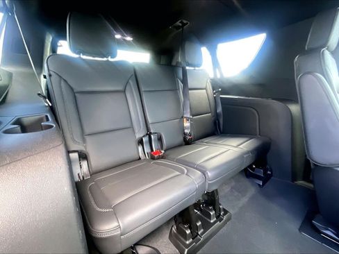 Used 2025 GMC Yukon XL Denali AWD/4WD image 23