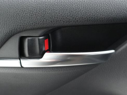 Used 2020 Toyota Camry LE image 11