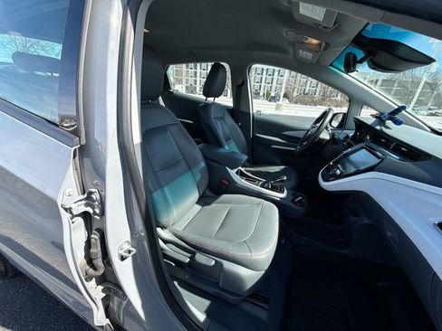 Used 2021 Chevrolet Bolt Premier w/ Infotainment Package image 24