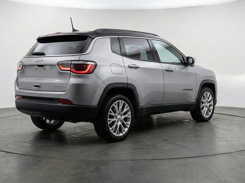 Used 2025 Jeep Compass Limited image 6