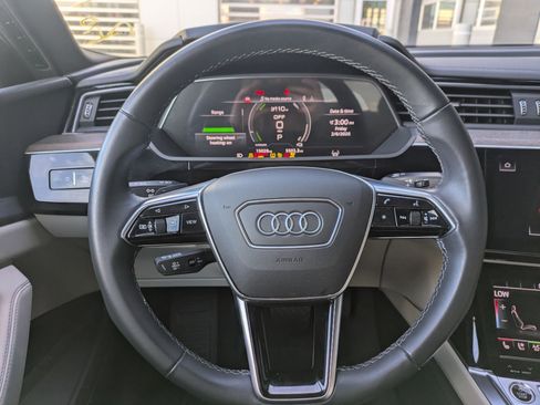 Used 2024 Audi Q8 e-tron Premium Plus w/ Premium Plus Package image 12