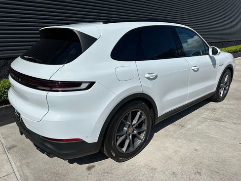Certified 2026 Porsche Cayenne image 9