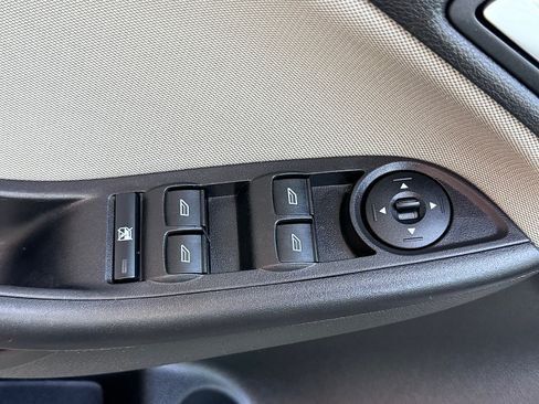 Used 2017 Ford Focus SE FWD image 21