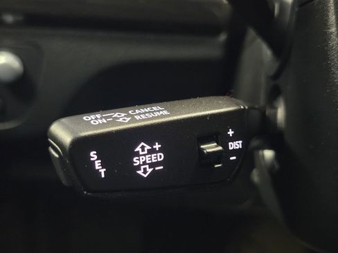 Used 2020 Audi Q5 e Prestige w/ Prestige Package image 44