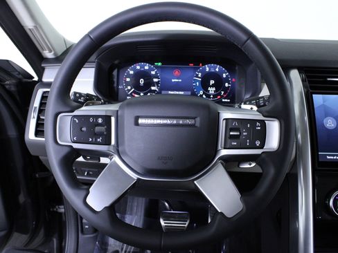 Used 2025 Land Rover Discovery Dynamic SE image 22