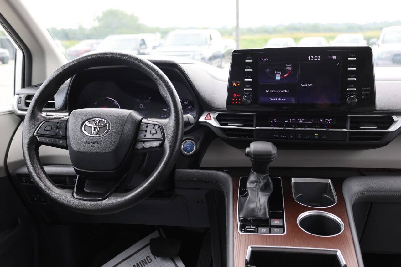 Used 2022 Toyota Sienna LE FWD image 25