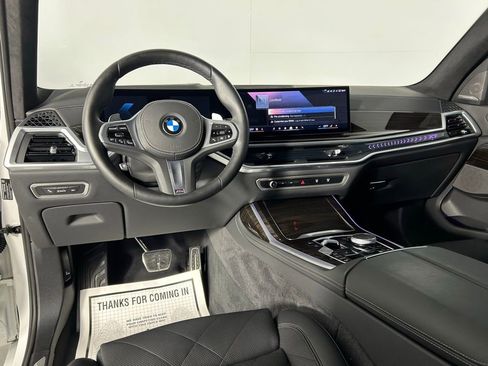 Used 2025 BMW X7 xDrive40i w/ M Sport Package AWD/4WD image 21