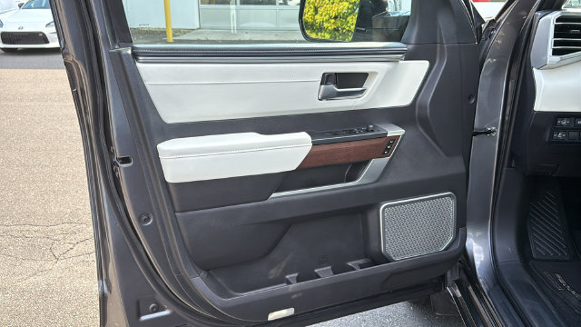 Used 2024 Toyota Sequoia Capstone AWD/4WD image 9