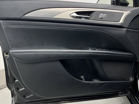 Used 2020 Lincoln MKZ image 11