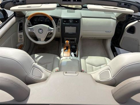 Used 2005 Cadillac XLR RWD image 18