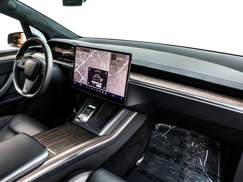 Used 2024 Tesla Model X image 16