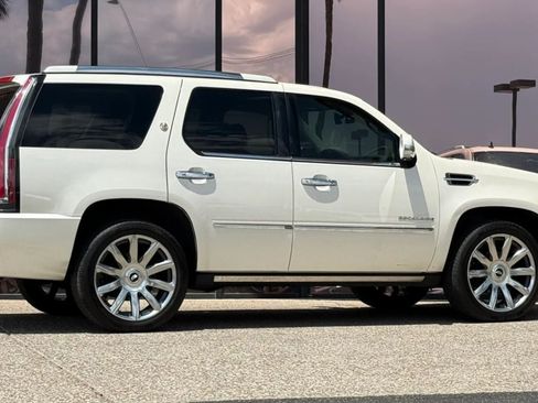 Used 2013 Cadillac Escalade Platinum AWD/4WD image 13