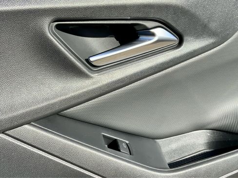 New 2026 Chevrolet Equinox LT image 50