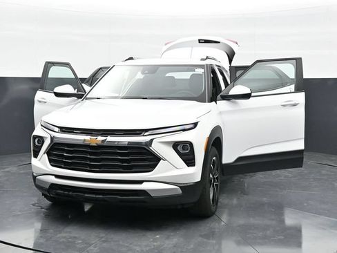 Used 2025 Chevrolet TrailBlazer LT w/ Driver Confidence Package AWD/4WD image 43