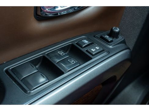 Used 2017 Nissan Titan Platinum Reserve w/ Off-Road Package image 27