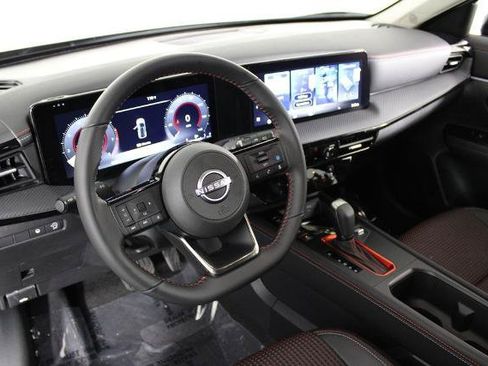 Certified 2026 Nissan Kicks SR FWD image 18