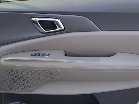 New 2026 Kia Carnival EX FWD image 36