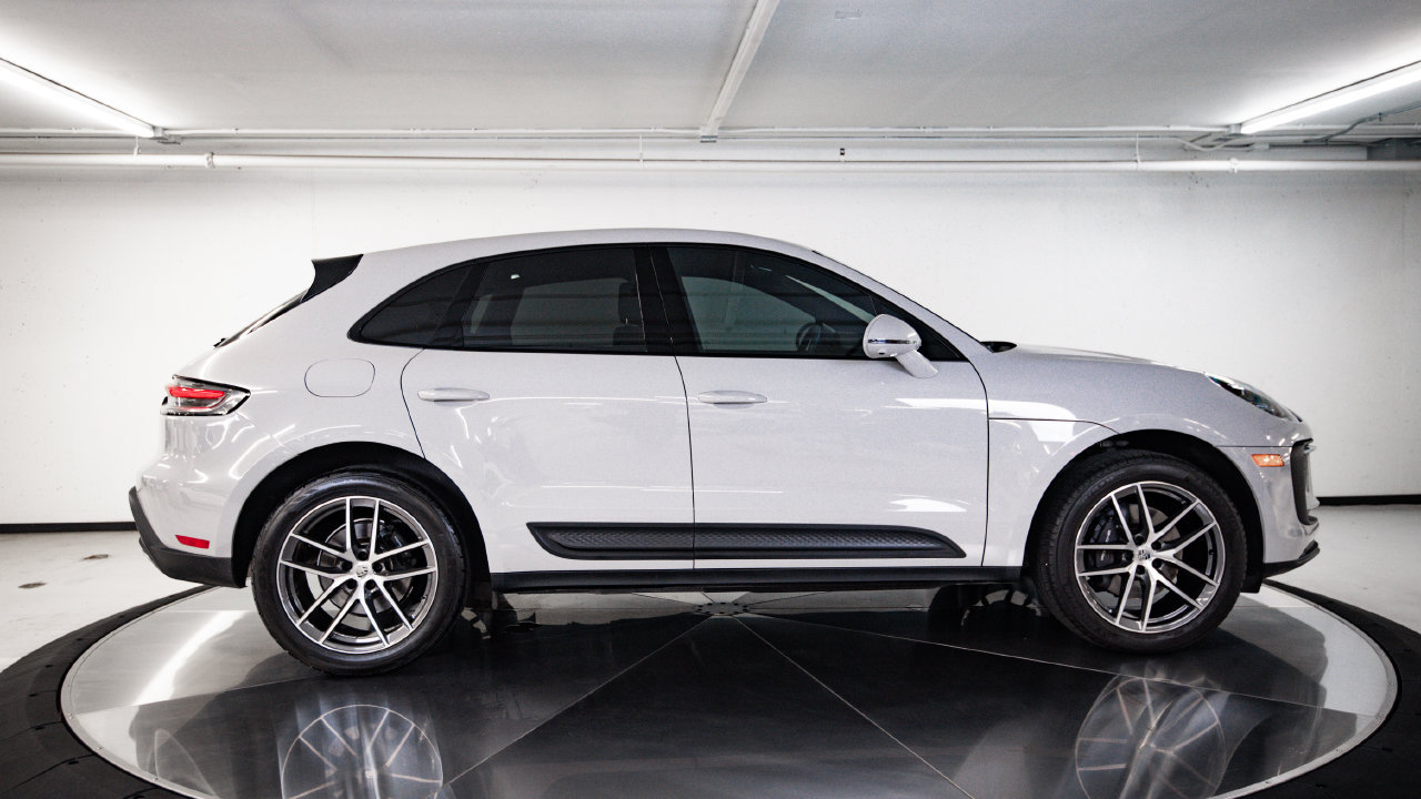Certified 2023 Porsche Macan AWD/4WD image 8