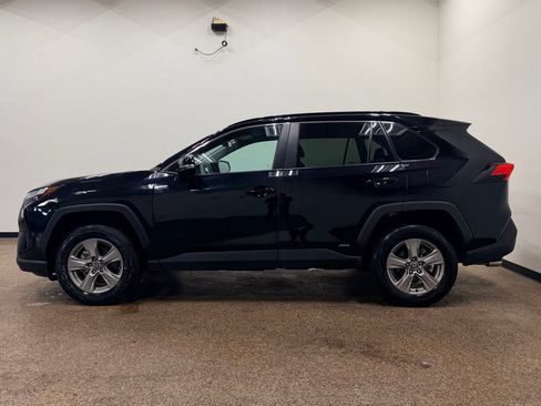 Used 2025 Toyota RAV4 XLE AWD/4WD image 2