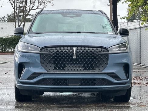New 2026 Lincoln Aviator Reserve w/ Jet Appearance Package RWD image 3