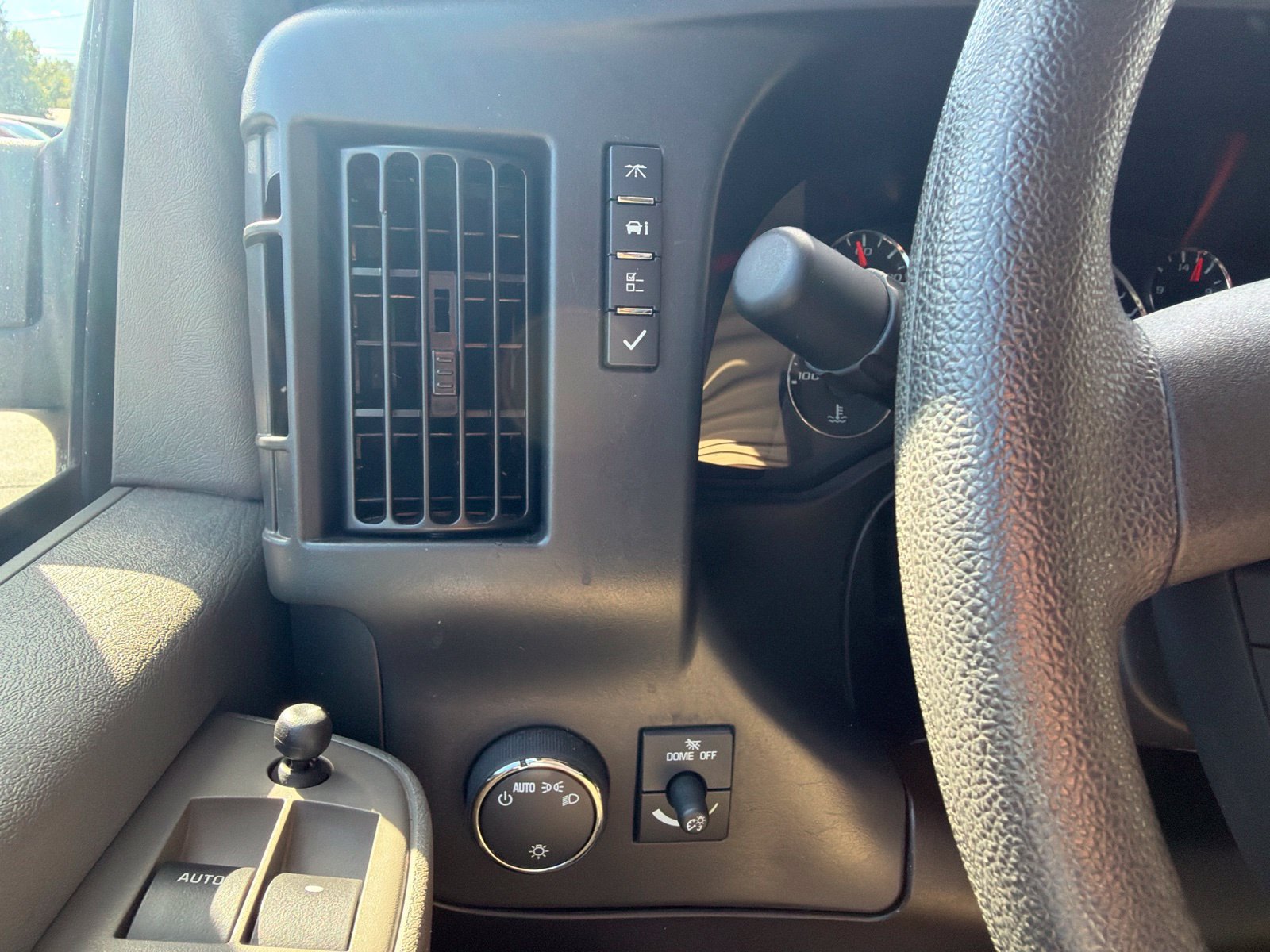 Used 2025 Chevrolet Express 2500 w/ Driver Convenience Package RWD image 18