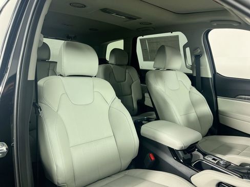 Certified 2025 Kia Telluride EX w/ EX Captain's Chair Package image 31