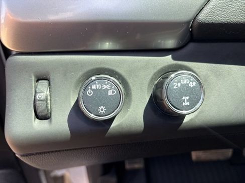 Used 2020 Chevrolet Suburban LT AWD/4WD image 32