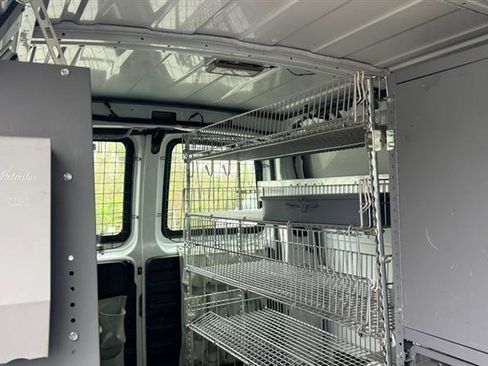 Used 2011 Chevrolet Express 2500 RWD image 22