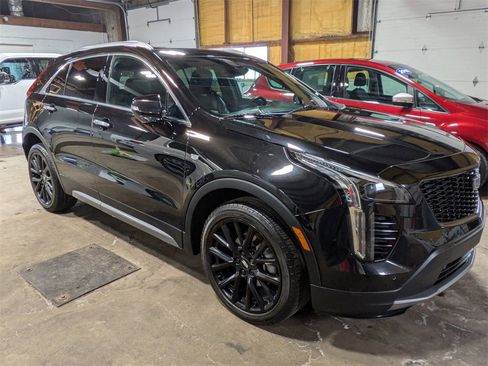 Used 2022 Cadillac XT4 Premium Luxury w/ LPO, ONYX Package image 7