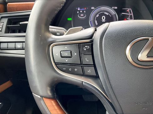 Used 2022 Lexus ES 300h w/ Luxury Package image 22