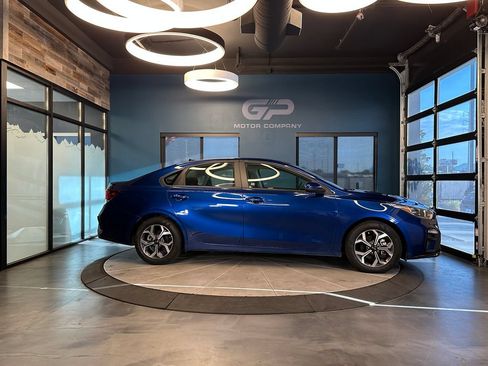 Used 2020 Kia Forte LXS FWD image 2
