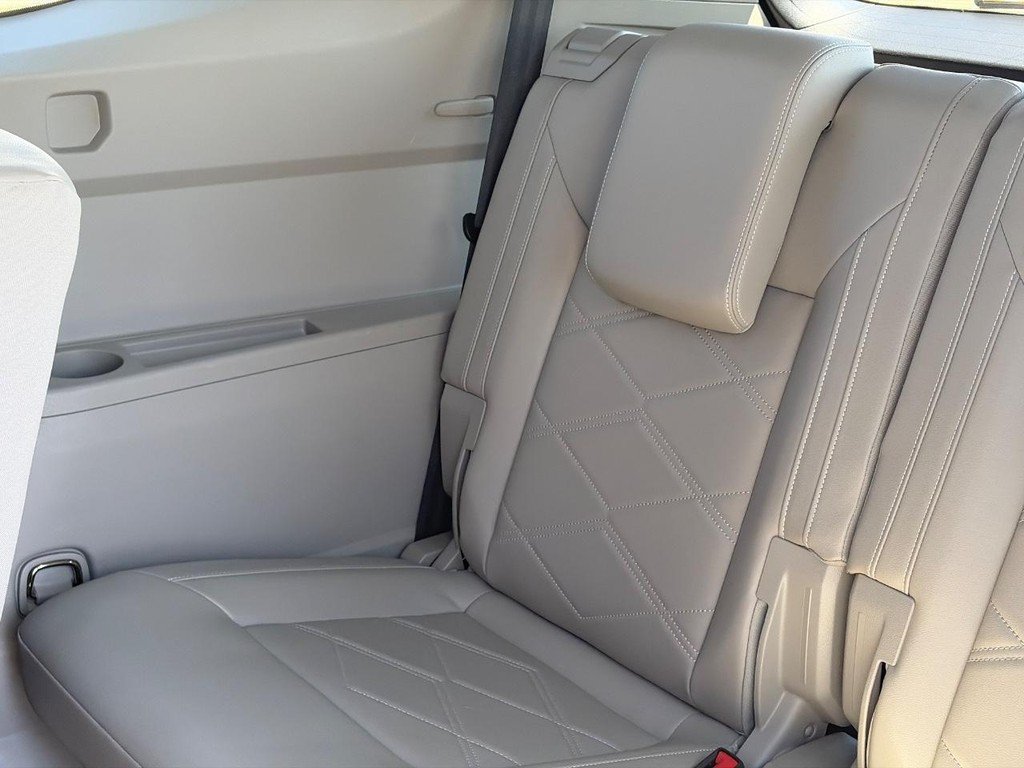 Used 2024 Volkswagen Atlas SE FWD image 17